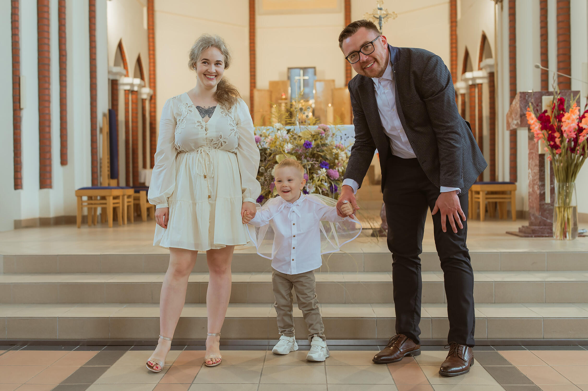 Fotografija po ceremonijos Tėvų ir vaiko fotografavimas po krikštynų ceremonijos
