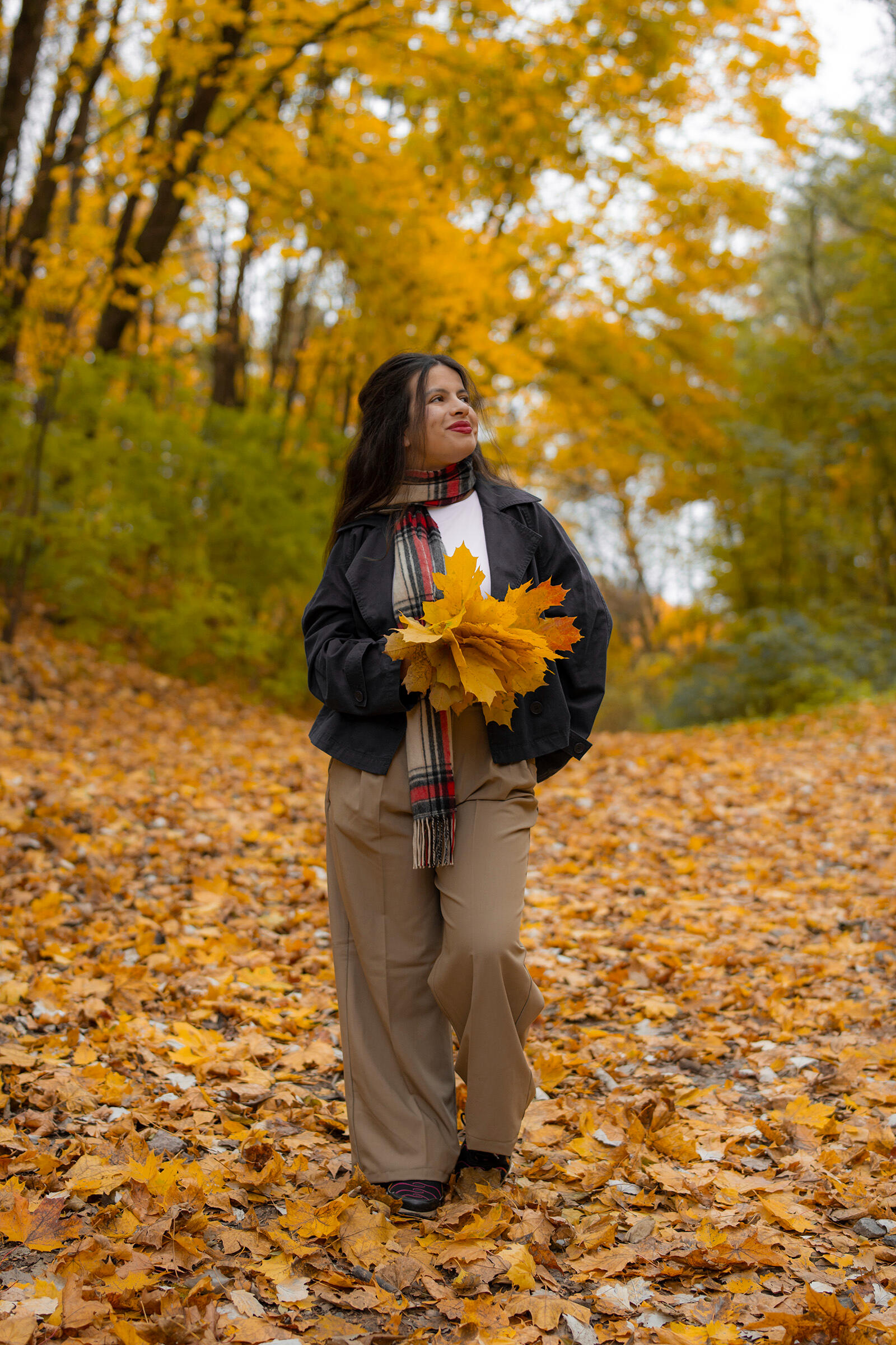 Fotosesija su rudeniniais lapais
